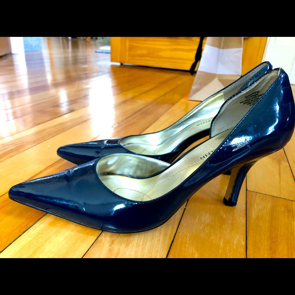 Anne Klein | Navy Patent Leather heels / pumps